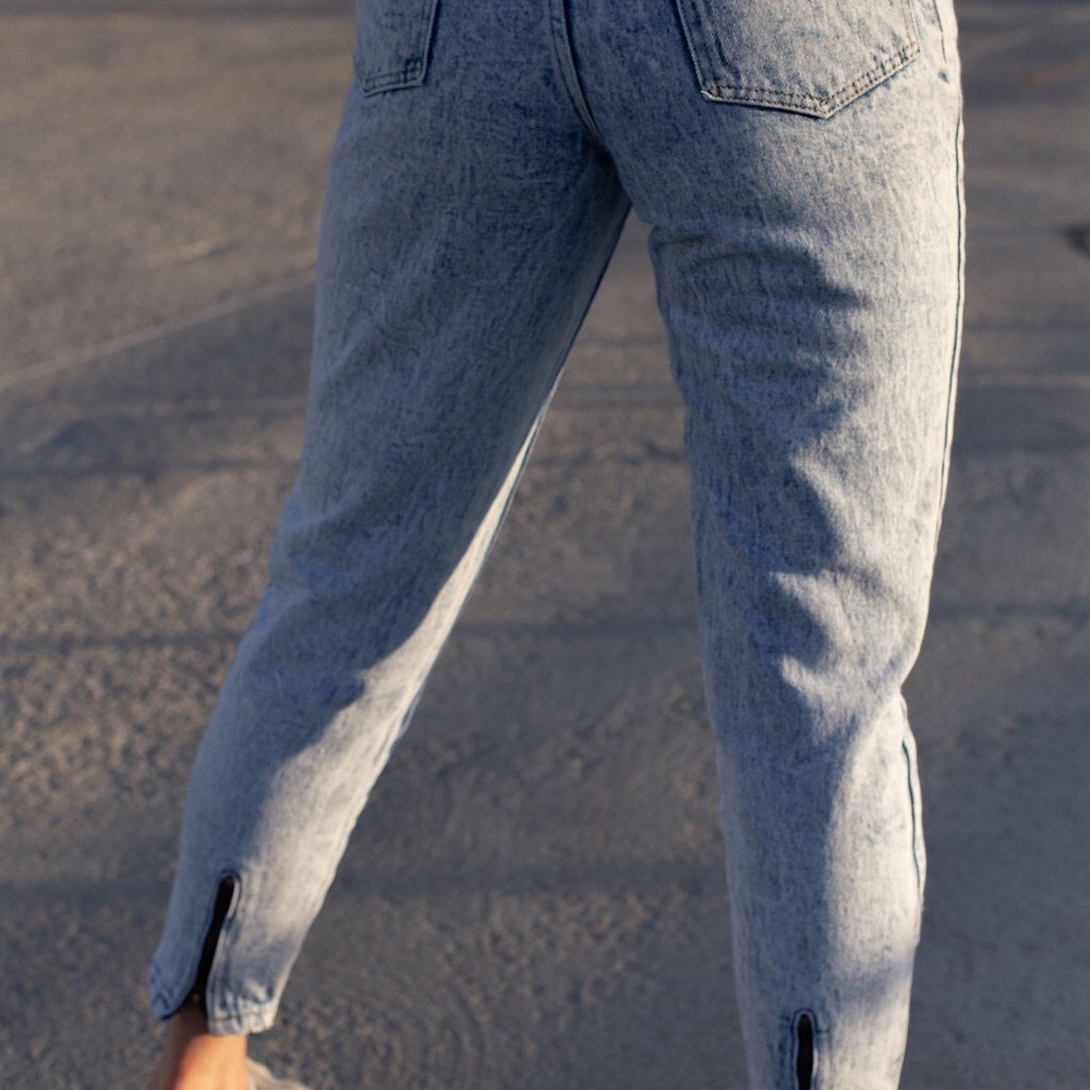 Womens Acid-Washed High-Waisted Jeans